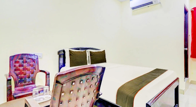 OYO 77700 Collection O Surabhi Grand, Rezerwuj Hotel Hajdarabad 