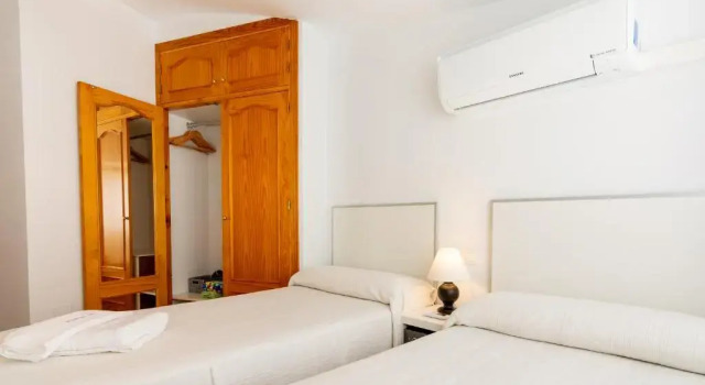 Апартаменты Hostal Boutique Luna de Nerja OLIVE OIL FREE DEGUSTATION & SALE