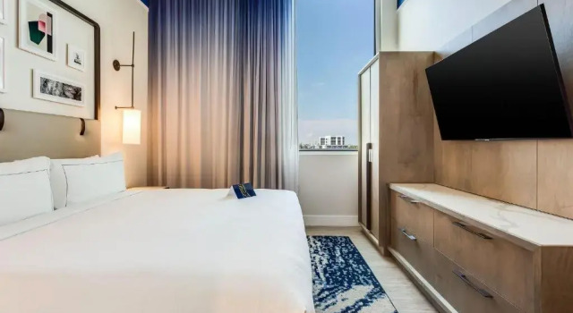 Люкс SERENA Hotel Aventura Miami, Tapestry Collection by Hilton