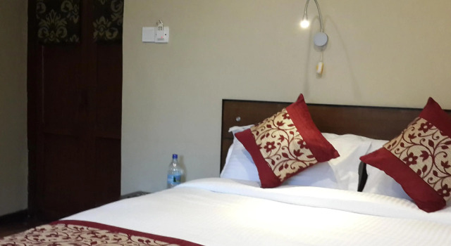 Hotel Heranya, Забронировать Отель Отели Катманду с завтраком, рядом с Garden of Dreams, Завтраки