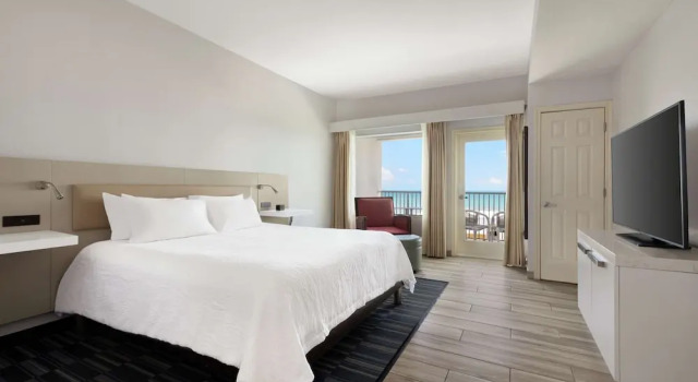 Номер Standard с балконом Hilton Garden Inn South Padre Island Beachfront
