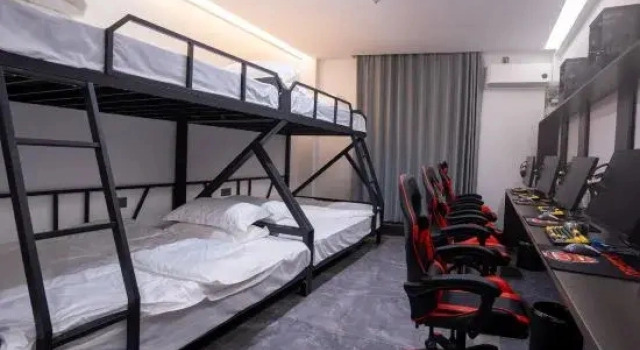 Кровать в общем номере Yitai E-Sports Hotel