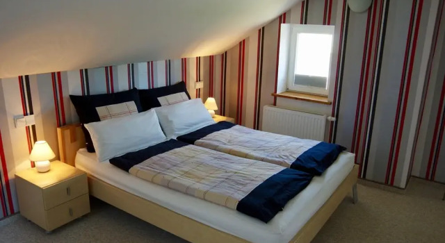 Urlaubsbahnhof-Wartehalle, Book Hotel Lauterbach Rügen