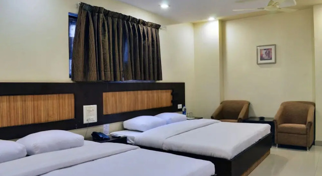 Четырёхместный номер Deluxe Hotel Shanti Palace