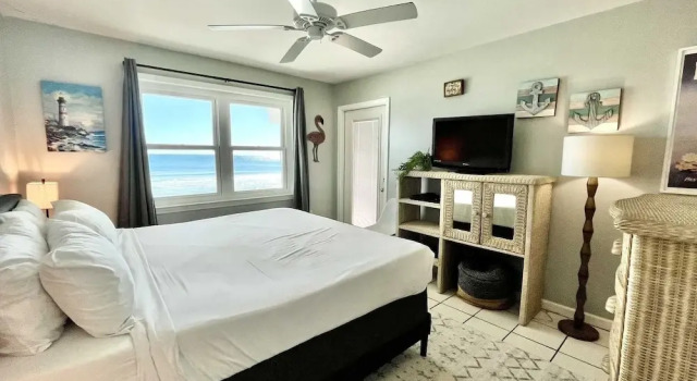 Номер Standard Harbor House B4 2 Bedroom Condo by RedAwning