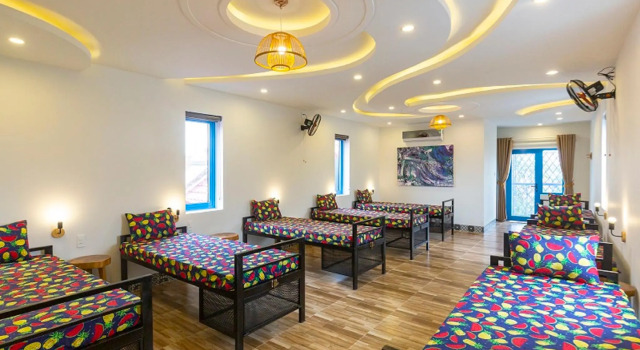 Кровать в общем номере Lazy Bear Villa By The Little Hoi An