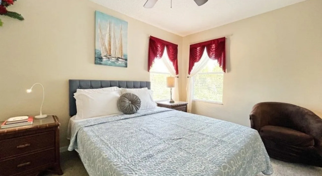 Коттедж с 6 комнатами Golden Beach Villa 6 Bedroom Home by RedAwning