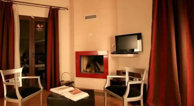 Люкс Deluxe с балконом Epavlis Meteora Suites Hotel