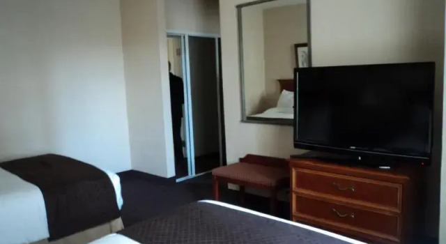 Номер Standard voco Saltillo Suites by IHG