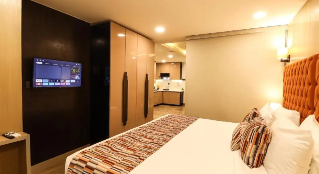 AR Suites Sohna Road, Забронировать Отель Гургаон 