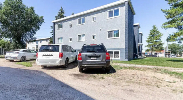 Апартаменты Modern & Private 1-Bedroom Unit with A/C & parking