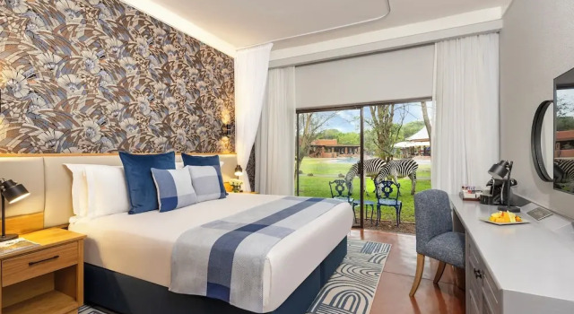 Номер Superior с видом на бассейн Avani Victoria Falls Resort