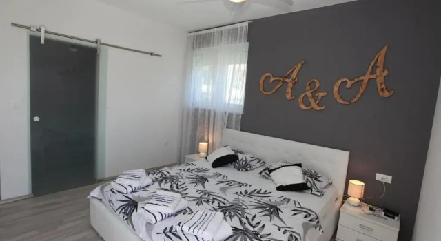 Fantastic house, Забронировать Отель Отели Подстраны с парковкой, рядом с Частный Пляж «Апартментс Лавица Бич Думичич», Парковка