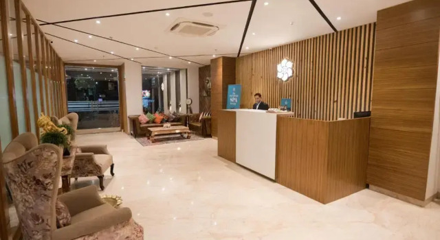 HOLYWATER Hotel by Ganga Kinare (150 mts from Ganga Ghat), Boek Hotel Hotels in Rishikesh met parkeren, Parkeren