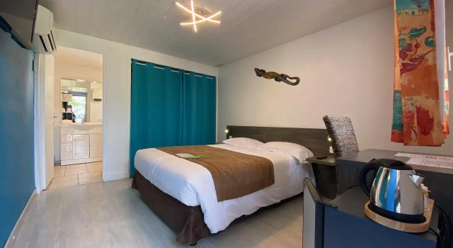 Hotel Des 4 Vents "Esprit Camargue" Parking Privé Gratuit, Book Hotel Hotels in Camargue with a Pool, Swimming Pool
