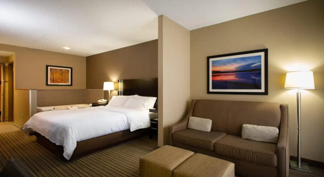 Люкс с видом на озеро Holiday Inn Express & Suites Hayward by IHG