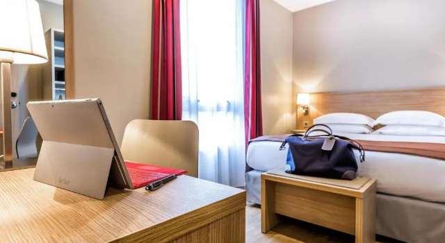 Номер Classic с видом на город Paris dIssy Hôtel Porte de Versailles