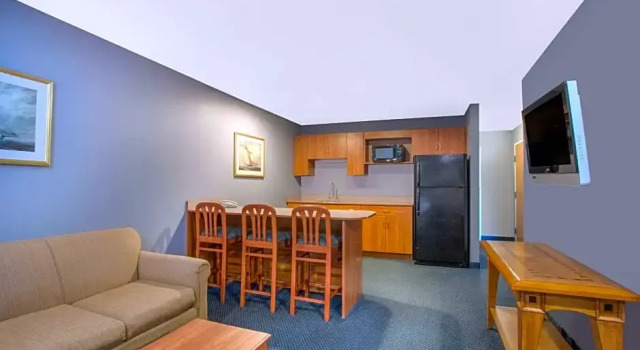 Четырёхместный люкс Microtel Inn and Suites Dover