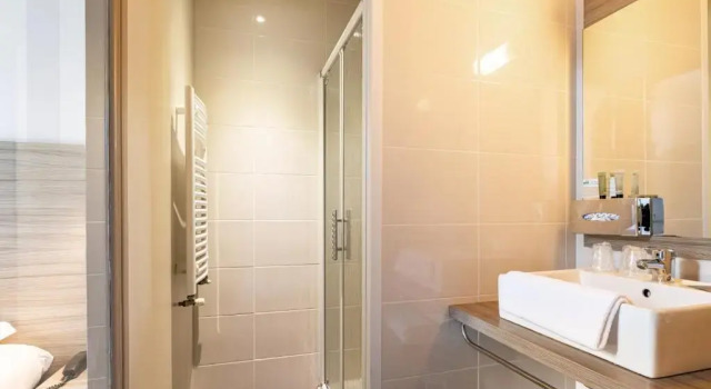 Номер Standard Brit Hotel Spa Le Connetable
