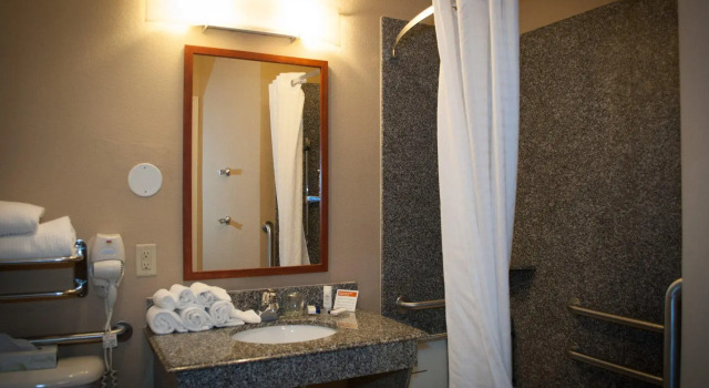 Двухместный люкс Candlewood Suites New Iberia by IHG