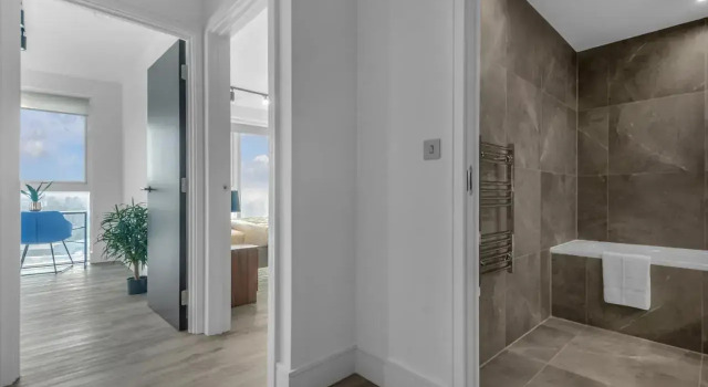 Modern Serviced Apartments Near Ealing By Mysquar, Varaa Huoneisto Asunnot kohteessa Merseyside, Huoneisto