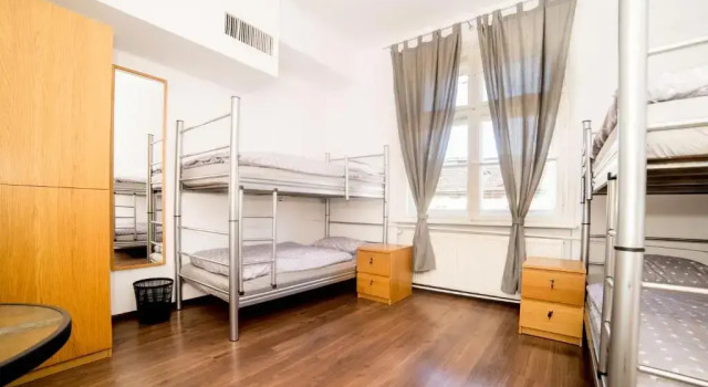 Кровать в общем номере Max Berg Hostel