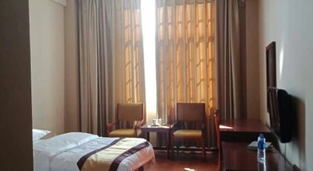 Shilin Hotel (Wenshan North Bus Station Qihua Square Branch)