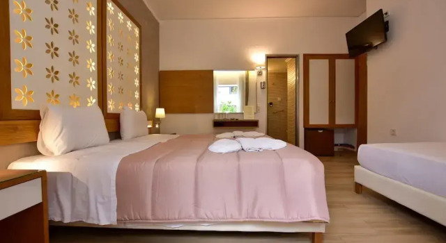 Трёхместный номер Superior Hotel Aghas