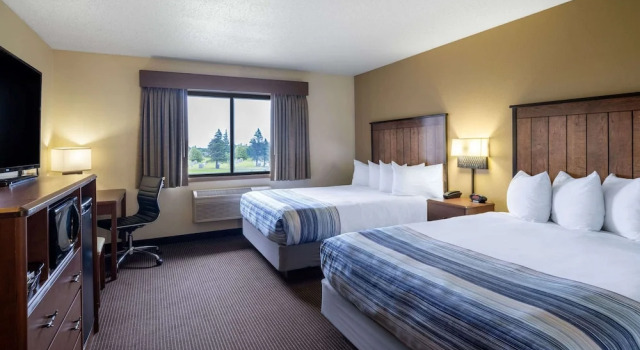 Четырёхместный номер Business AmericInn by Wyndham Two Harbors Near Lake Superior