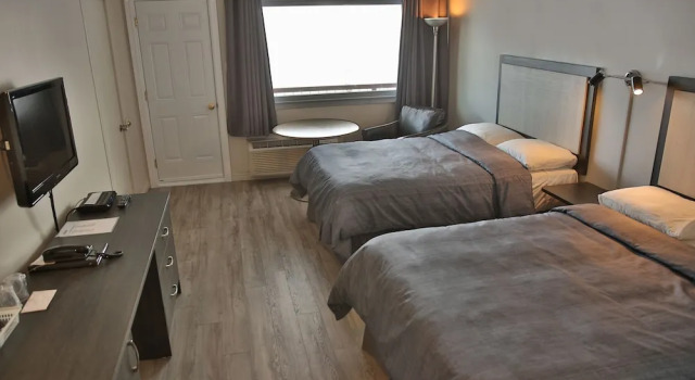 Четырёхместный номер Standard с балконом и с видом на озеро Motel Castille