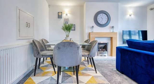 Modern 3BR House Wednesbury Garage, Забронировать Гостевой дом Гостевые дома Англии, Гостевой дом