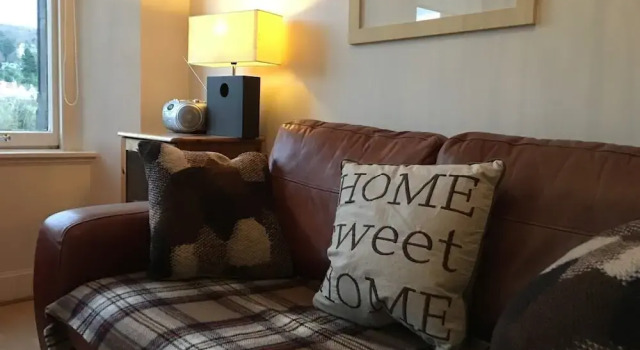 Tay Pearls - River Chambers Apartment