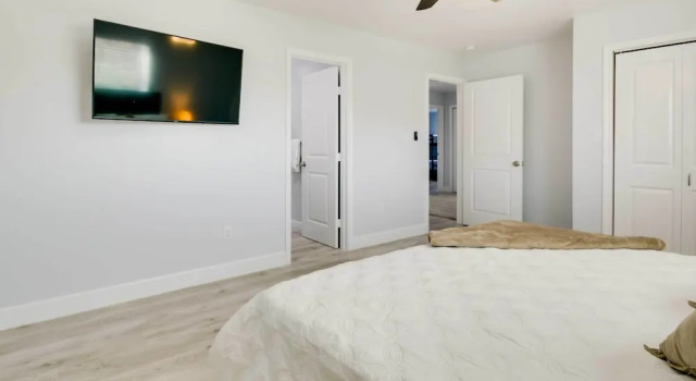 Spacious San Jacinto River Home w/ Waterfront Deck, Buchen Sie Ferienhaus Highlands Texas