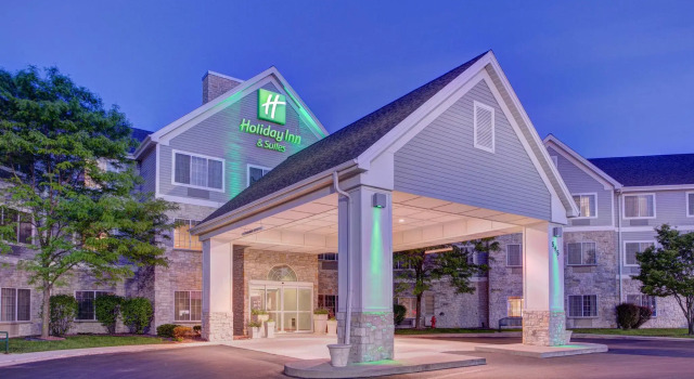 Holiday Inn Hotel & Suites-Milwaukee Airport by IHG