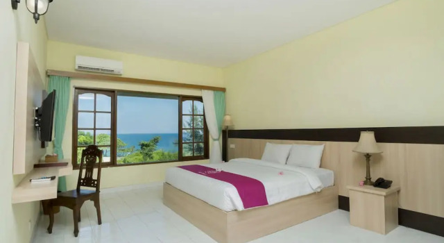 Двухместный номер Superior с балконом и с видом на сад Puri Saron Senggigi Hotel