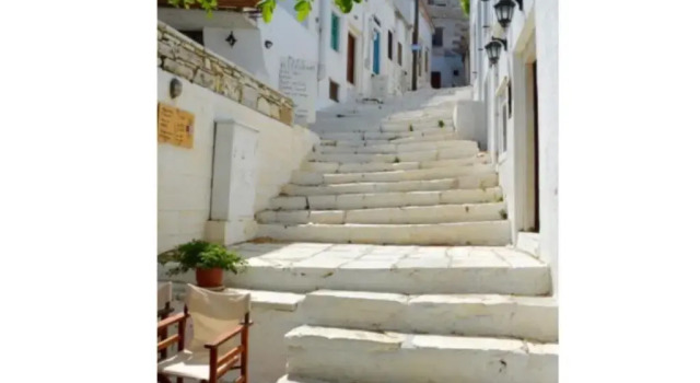Коттедж apeiranthos traditional stone house