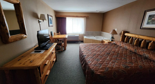 Pine Peaks Lodge & Suites, Buchen Sie Hotel Crosslake USA