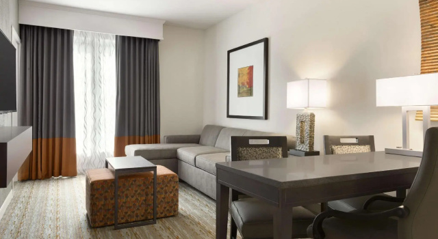 Двухместный люкс Embassy Suites by Hilton Greenville Downtown Riverplace
