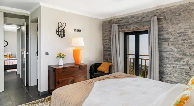 Villa Clementina | Cliffs&Ocean | Heated Pool, Prenota Villa Prazeres Arcipelago di Madeira