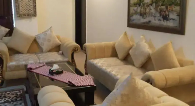 Royal Two Bed Room Luxury Apartment Gulberg, Reservar Apartamento Hotéis em Lahore com estacionamento, Estacionamento