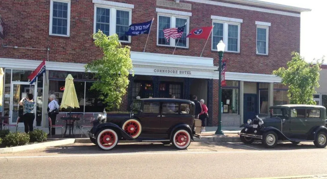 Commodore Hotel & Café, Boek Hotel Linden Tennessee