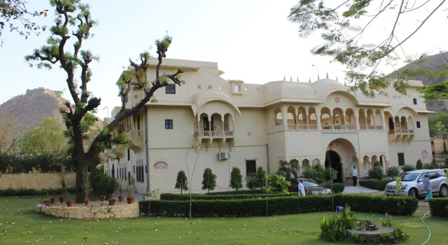 Dhula Garh  A Heritage Hotel, Забронировать Отель Отели штата Раджастхана 3 звезды, 3*