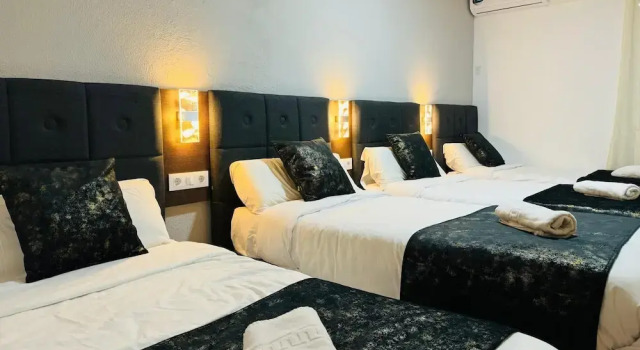 Четырёхместный номер Standard с видом на внутренний двор Ballestar Hotel Bar & Grill