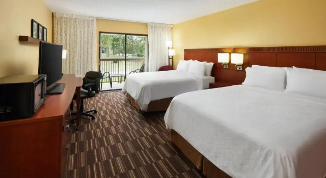 Двухместный номер Standard с балконом Holiday Inn Express Tifton by IHG