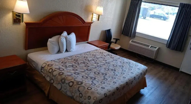 Номер Standard Hole Inn the Wall Hotel - Fort Walton Beach - Sunset Plaza - nearby Beaches & Hurlburt