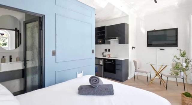 Апартаменты Chic Valour Studio in De Waterkant