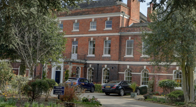 West Retford Hotel, BW Signature Collection, Забронировать Отель Ретфорд Ноттингемшир, рядом с Музей Bassetlaw