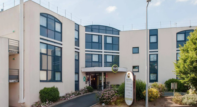 B&B HOTEL Cholet Sud, Забронировать Отель «постель и завтрак» Шоле Замок Пюи-дю-Фу