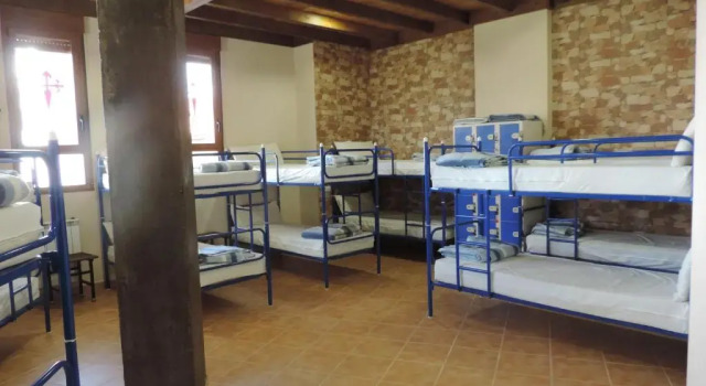 Кровать в общем номере Albergue Santo Tomás de Canterbury - Hostel