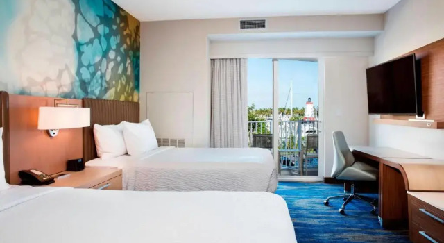 Четырёхместный номер Standard с частичным видом Courtyard by Marriott Faro Blanco Resort